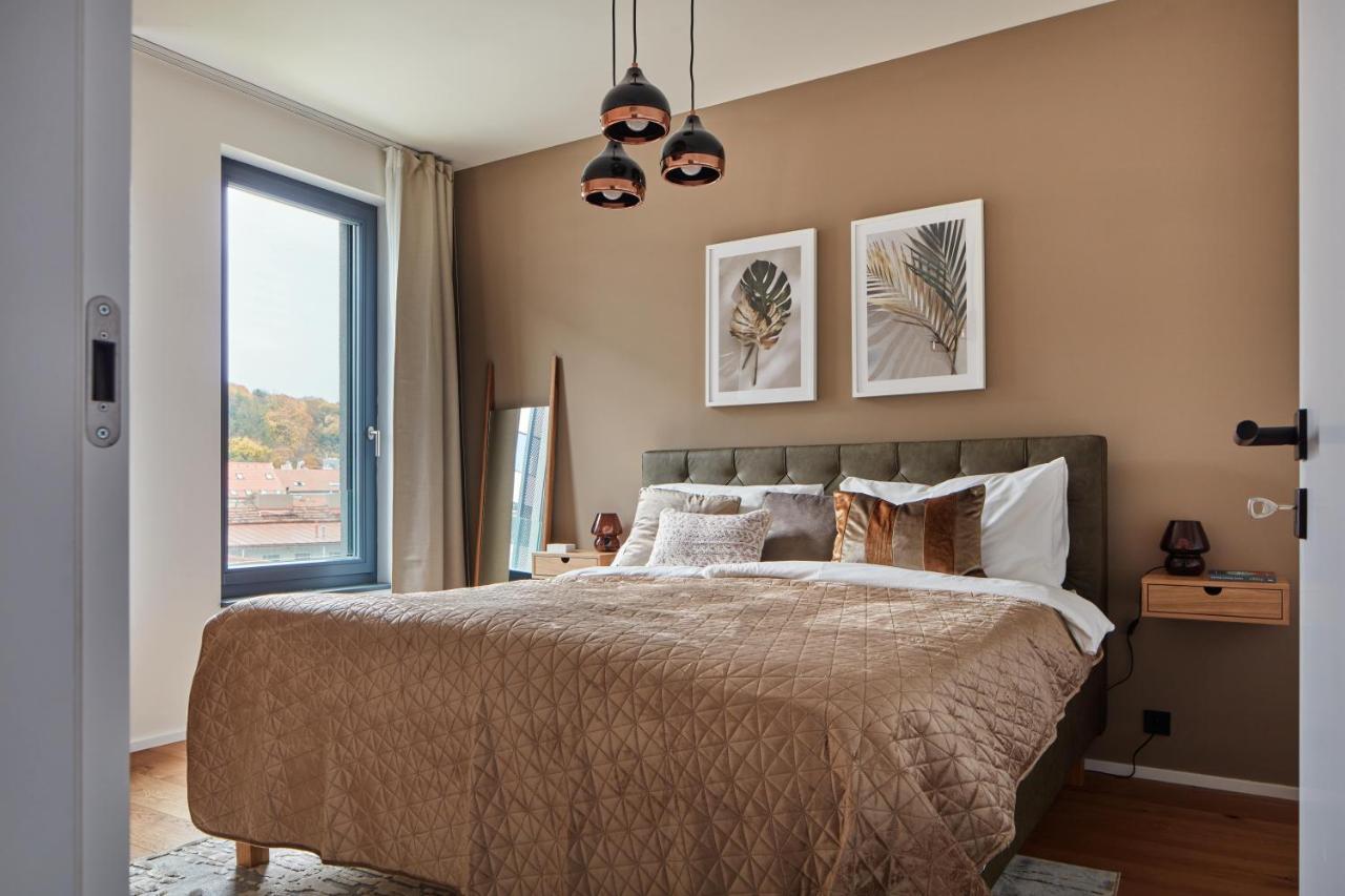 Prague Days - Designer Apts - Garage - Terrace - Easy City Access المظهر الخارجي الصورة